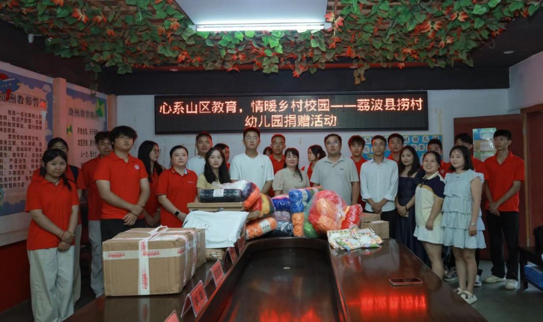 小品等多种艺术形式