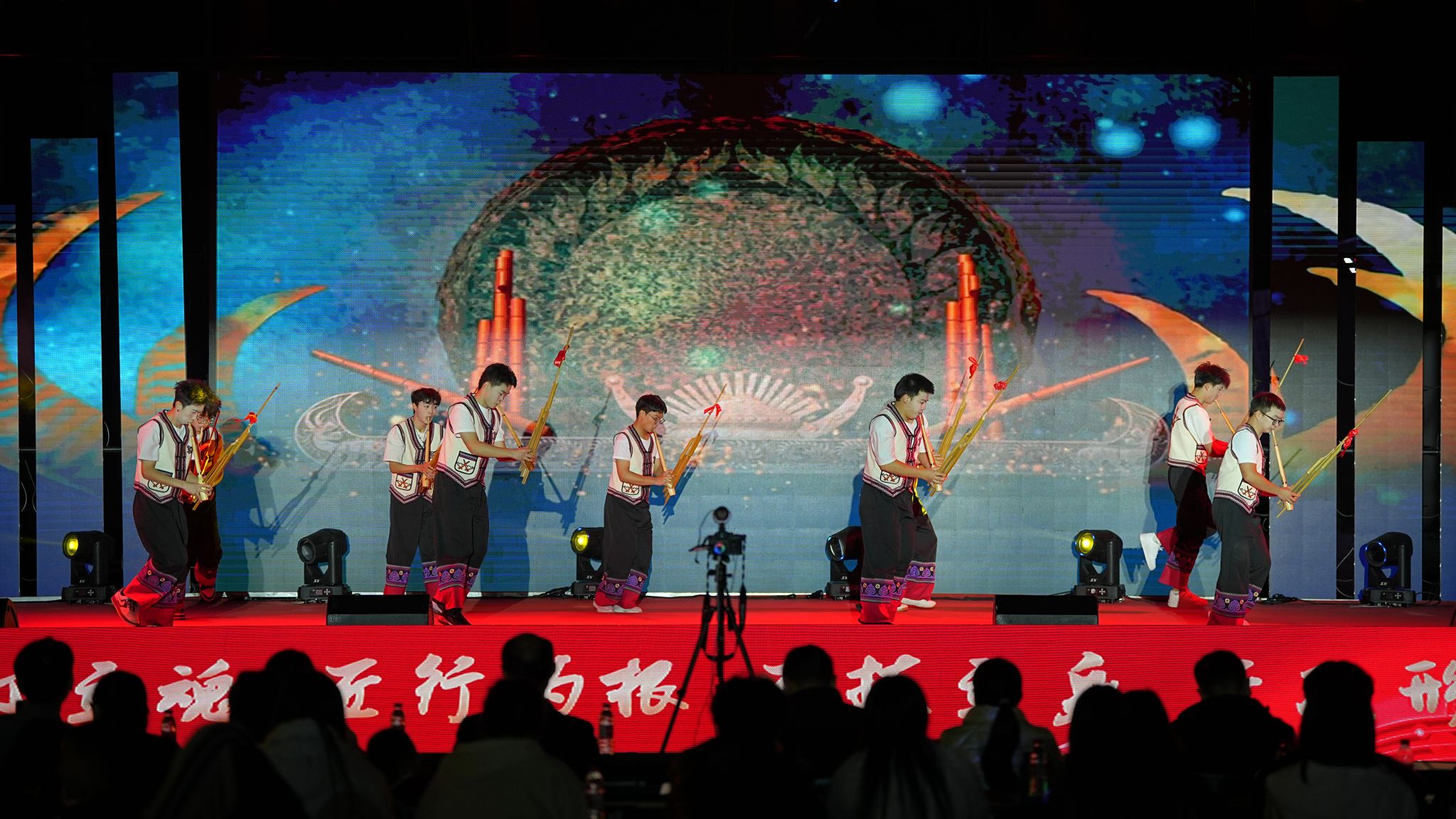 独唱《大地之子》